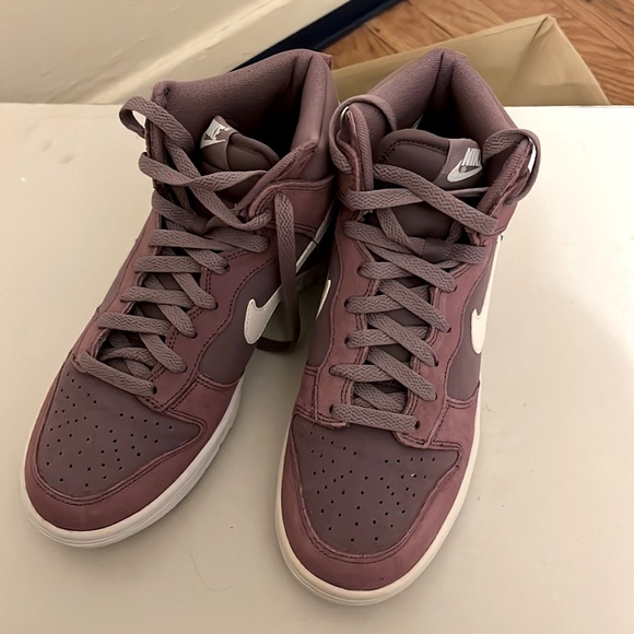 Nike Sneakers - Picture 2 of 5